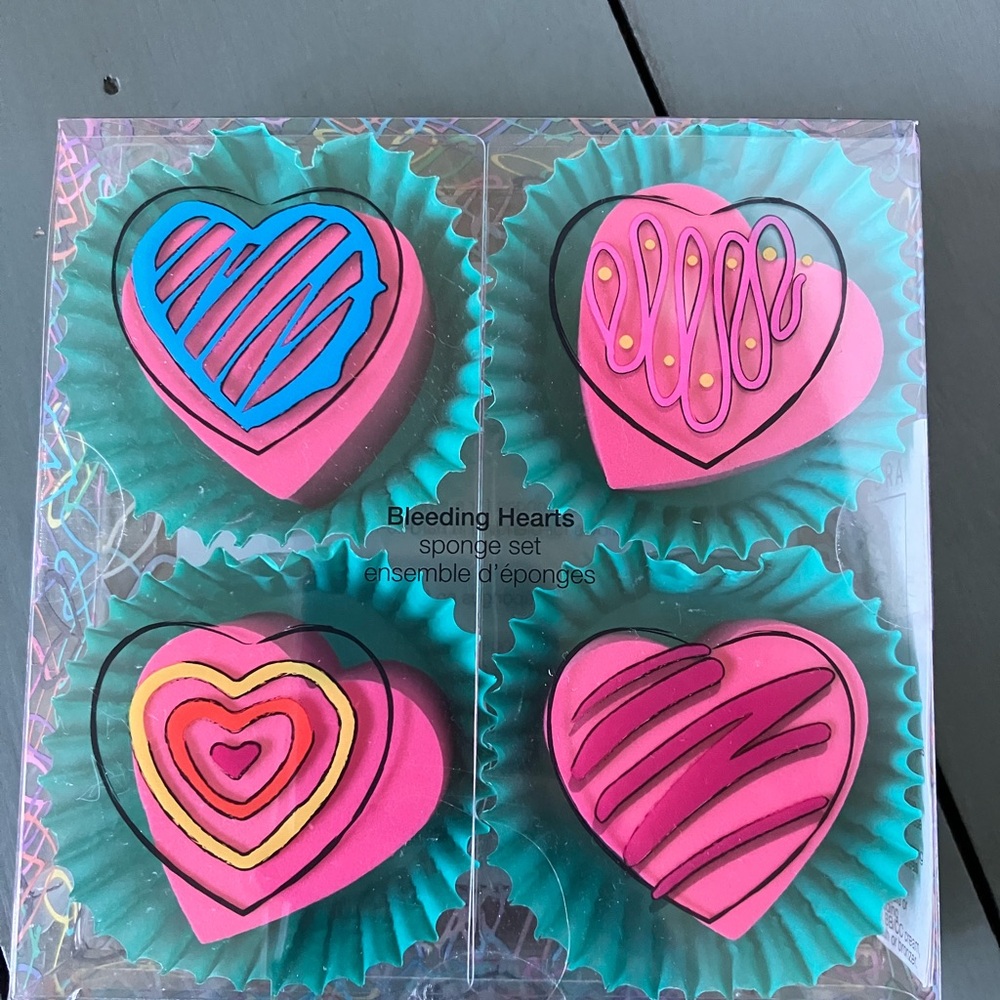 Sephora NWT “Bleeding Hearts” make-up sponge set of 4 pink sponges, unopened